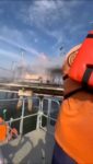 Incendio en una instalación de gas de PDVSA en el lago de Maracaibo deja varios heridos

Un incendio afectó el viernes una instalación de procesamiento de gas en el lago de Maracaibo, en Venezuela operada por PDVSA, según cinco fuentes y videos vistos por Reuters, lo que llevó a los trabajadores a intentar sofocar las llamas.

Se reportó que al menos dos trabajadores resultaron heridos, mientras que otros saltaron al agua, de acuerdo con las fuentes y los videos. PDVSA no respondió de inmediato a una solicitud de comentarios.
 @notiahorave