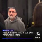 El exministro y empresario de origen colombiano, Alex Saab, compareció este lunes 18 de mayo ante una corte federal de Miami para enfrentar cargos formales por lavado de dinero y conspiración para cometer transacciones financieras ilícitas. La comparecencia ocurrió apenas 48 horas después de su sorpresiva deportación, un procedimiento gestionado el pasado sábado.

Según medios internacionales, la jueza federal Marty Fulgueira Elfenbein dictaminó que Saab, de 54 años, permanecerá detenido de forma preventiva y sin posibilidad de fianza. La magistrada fijó el próximo 24 de junio como fecha para la continuidad del proceso penal en el Distrito Sur de Florida, instancia que acusa formalmente al exfuncionario de ocultar y camuflar el origen de fondos procedentes de contratos estatales fraudulentos con el anterior gobierno de Venezuela.