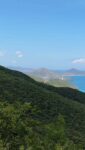 ¡Vistas que recargan el alma y nos recuerdan lo afortunados que somos! 🌿🌊✨

Hoy nos sumergimos en la magia de Margarita desde las alturas, específicamente en el Mirador del Cerro El Cacao, una espectacular ruta de senderismo (trekking) ubicada entre Antolín del Campo y Manzanillo. Un rincón mágico donde el verde de la montaña se funde con el azul infinito de nuestro mar caribeño. ⛰️🏖️

Si eres amante de la naturaleza y la aventura, esta es una parada obligatoria en nuestra hermosa isla. 

¿Te atreverías a hacer este ascenso a pie? ¡Te leemos! 👇

📸 / 🎥 Créditos visuales: Gentileza de nuestro amigo @jr7vzla ¡Gracias por capturar la esencia de nuestra tierra! 🙌

#IslaTV #Margarita #NuevaEsparta #TurismoMargarita #AntolinDelCampo Manzanillo Senderismo VenezuelaMegadiversa Naturaleza FelizMiercoles