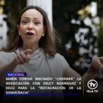 El proceso político para la restauración democrática en Venezuela entrará en una nueva fase con la conducción directa de María Corina Machado, quien encabezará una negociación con el gobierno interino de Delcy Rodríguez orientada a la realización de una elección presidencial.

La iniciativa fue formalizada en el denominado “Manifiesto de Panamá”, suscrito por Machado, por el dirigente político Edmundo González Urrutia y representantes de la Plataforma Unitaria Democrática, tras una reunión sostenida el pasado fin de semana en territorio panameño.

Según el documento, la estrategia opositora contempla una doble vía de acción: por un lado, una negociación política con el gobierno venezolano; y por el otro, la construcción de un gran acuerdo nacional para la recuperación de la República, que involucre a amplios sectores de la sociedad venezolana.

En ese contexto, el texto establece que la conducción del proceso recaerá directamente en Machado, quien además tendrá la facultad de designar al responsable del equipo negociador.

 Dicho equipo estará integrado por técnicos especializados y representantes políticos, en coordinación con la Plataforma Unitaria Democrática y en consulta con actores de la sociedad civil.

#29May