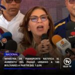 Ministra de Transporte ratifica el aumento del pasaje urbano a 140 bolívares a partir del 1-Jun

La ministra para el Transporte, Jacqueline Farías, ratificó que el precio del pasaje para el servicio de transporte urbano quedará fijado en 140 bolívares, una medida que entrará en vigencia formal a partir del próximo lunes 1 de junio de la presente campaña regulatoria.

La titular de la cartera ministerial precisó que la disposición legal ya se encuentra redactada para su respectiva difusión en los canales institucionales. "Hemos decretado un exhorto, va a salir en Gaceta el día 1 de junio, a que la tarifa máxima del transporte urbano sea de 140 bolívares. Eso durante todo el mes de junio y julio. Todo esos dos meses la tarifa va a ser de 140", detalló la ministra Farías respecto al lapso de aplicación y el congelamiento temporal del costo del servicio para resguardar la planificación ciudadana.

#1Jun