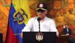 Petro denuncia presiones de EE. UU. a Delcy Rodríguez para imponer la dolarización oficial en Venezuela

El presidente de Colombia, @gustavopetrourrego reveló que el gobierno de Estados Unidos está ejerciendo fuertes presiones sobre la mandataria encargada de Venezuela, Delcy Rodríguez, con el objetivo de eliminar el bolívar e instaurar el dólar como la moneda oficial del país. 

Durante un acto público en Antioquia, el mandatario colombiano advirtió que esta propuesta impulsada desde el Departamento de Estado norteamericano busca alinear la economía de la región bajo el modelo estadounidense, alertando que una medida de este tipo despojaría a Venezuela de su soberanía monetaria e independencia financiera en un momento de reconfiguración política para la nación vecina. 

#18jun ##EconomíaVenezuela
#SoberaníaMonetaria
#Dólar
#Finanzas