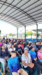 Las comunidades responden al beneficio del progreso.

En la primera asamblea popular del eje Playa Guacuco, con todos los que hacen vida en el balneario, apoyaron rotundamente todos y cada uno de los proyectos que se han efectuado en la zona. "Han cumplido con todas las normas ambientales, incluyendo la creación de la brigada de tortugueros".

Empanaderas, comerciantes, ostreros, guías y empresarios de locales comerciales se unen al clamor en apoyo a todos los aportes que se han logrado en todo playa Guacuco, que se han convertido en mejoramiento de las condiciones laborales y ambientales de la única playa de Arismendi. 

Los representantes comunales le brindan un espaldarazo a todas las obras que se han hecho como respetando los márgenes ambientales y normativas en el ecosistema playero que a la par, se han convertido en beneficio para el desarrollo económico de la zona.

Guacuco cuenta con más de 300 trabajadores directos haciéndola la playa más visitada de toda la isla de Margarita y una de las más importantes en turismo nacional e internacional.

@arismendine 
@aliromerofarias