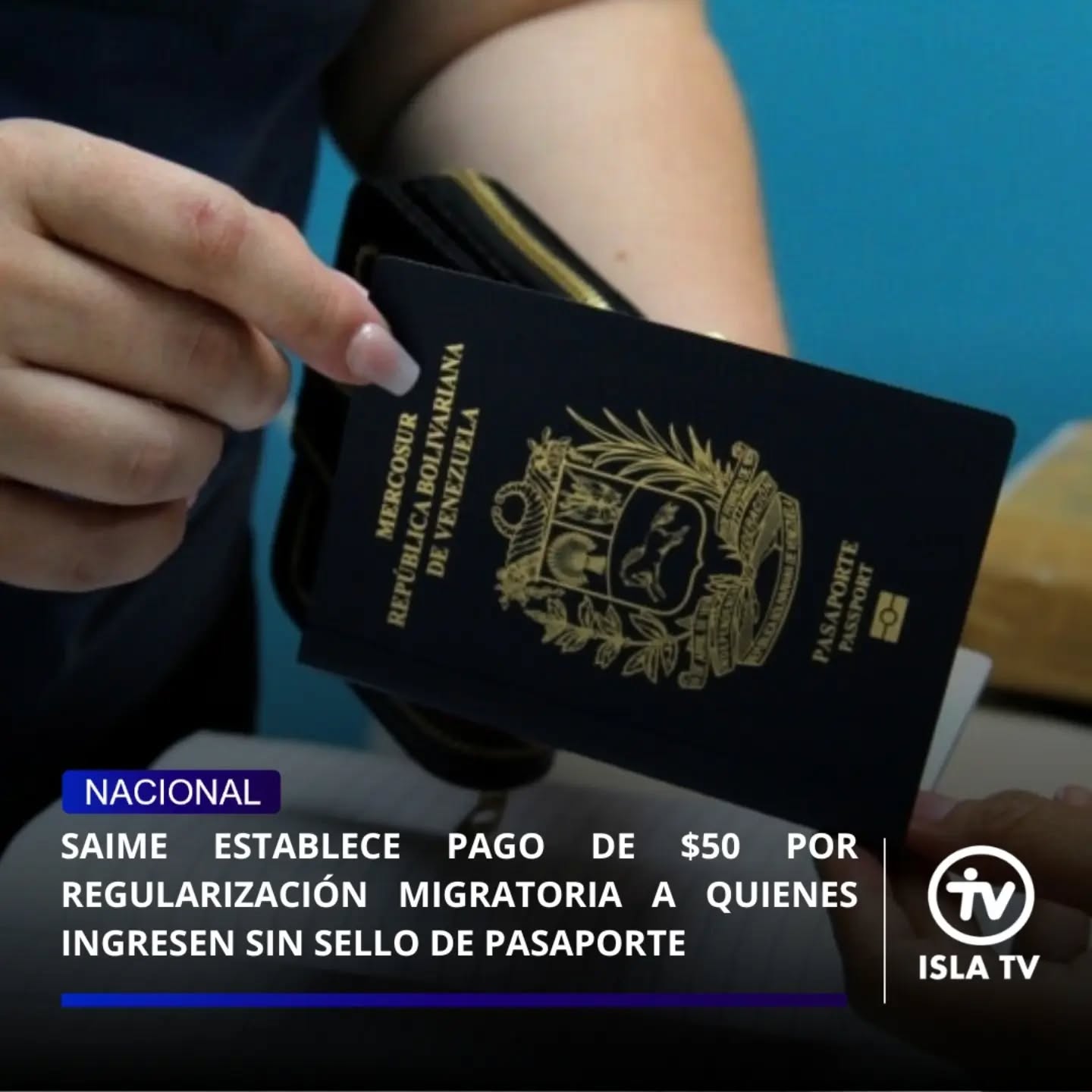 Saime establece pago de $50 por regularización migratoria a quienes ingresen sin sello de pasaporte

Las autoridades migratorias venezolanas informaron que los ciudadanos que ingresen al país sin contar con el sello de entrada en el pasaporte deberán realizar un pago obligatorio de regularización al momento de su llegada.

De acuerdo con la información difundida por el Servicio Administrativo de Identificación, Migración y Extranjería (Saime), el procedimiento corresponde a un arancel administrativo asociado a la actualización del registro migratorio en el sistema oficial, y no se considera una sanción o multa.

El monto establecido es de 50 dólares estadounidenses o su equivalente en bolívares a la tasa oficial del Banco Central de Venezuela (BCV). El pago debe realizarse directamente en los módulos de control migratorio ubicados en aeropuertos internacionales y puntos fronterizos del país, mediante puntos de venta habilitados para tarjetas de débito o crédito nacionales e internacionales.

Las autoridades explicaron que el trámite se ejecuta en el mismo momento del ingreso del viajero, sin necesidad de gestiones previas en oficinas administrativas. Una vez efectuado el pago, el sistema procede a regularizar el estatus migratorio del ciudadano dentro de la base de datos del Saime.

El organismo precisó que las personas que hayan salido del país sin sellar el pasaporte o que no cuenten con registro migratorio de entrada no serán impedidas de ingresar a Venezuela. Sin embargo, deberán completar el procedimiento de regularización al momento de su retorno.

Según el Saime, el objetivo del mecanismo es mantener actualizado el control migratorio, garantizar la trazabilidad de entradas y salidas del país y corregir inconsistencias en el registro de movimientos fronterizos.

El arancel está vinculado a costos administrativos del servicio migratorio y se calcula con base en la tasa oficial del Banco Central de Venezuela (BCV), lo que permite su ajuste periódico según la variación cambiaria.

#18jun #Saime #Regularuzacionmigratoria #Pasaporte #IslaTv