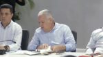La presidenta encargada de Venezuela, Delcy Rodríguez, instaló el Estado Mayor para los campamentos transitorios y viviendas con el objetivo de atender el principal desafío derivado del terremoto ocurrido el pasado 24 de junio y avanzar en la habilitación de refugios temporales para personas damnificadas y nuevos proyectos habitacionales.

Explicó que una de las principales prioridades tras la emergencia es garantizar soluciones de vivienda para las familias que perdieron sus hogares debido al impacto de los movimientos telúricos. “Uno de los principales desafíos que se han derivado de este doble terremoto ocurrido el 24 de junio” es la atención habitacional, afirmó la mandataria durante el despliegue de las autoridades encargadas de la respuesta.

Las autoridades nacionales mantienen las labores de rescate de personas con vida en las zonas afectadas de La Guaira, Miranda y Caracas, tareas ejecutadas por especialistas venezolanos junto a Brigadas Internacionales.