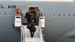 ✈️ Aterriza en #Venezuela el avión A330 del @ejercitodelaire con 59 militares de la @ume_esp , dos ingenieros del @ejercitodetierra y 8 unidades caninas.

Listos para tomar contacto con la emergencia y empezar a trabajar de inmediato.

🇪🇸 🫂 🇻🇪

@defensagob