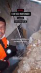 ⏱️ ¡Cada minuto cuenta! La fe y la búsqueda no se detienen

En las zonas afectadas por la tragedia, el tiempo es un rival implacable, pero la resiliencia y la unión de un país entero siguen siendo el motor que mueve cada piedra y cada tonelada de concreto. 🇻🇪

Los equipos especializados y los héroes civiles continúan batallando palmo a palmo entre las ruinas, escuchando señales de vida y abriendo túneles de aire para traer a casa a quienes aún esperan ser rescatados.

Cada vida salvada en las últimas horas es un milagro que nos demuestra que rendirse no es una opción.

 ¡Sigamos unidos, con el corazón puesto en la oración y las manos puestas en la ayuda!

🎥 @carloslesma

#FuerzaVenezuela #CadaMinutoCuenta #Rescate #Solidaridad #Esperanza