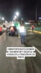CONDUCTOR RESULTÓ LESIONADO TRAS IMPACTAR Y VOLCAR SU VEHÍCULO EN LA TRINCHERA DE LOS ROBLES

Un ciudadano identificado como Oderluis de Jesús Gómez González (C.I. V-27547872) resultó lesionado la madrugada de este lunes, luego de sufrir un aparatoso accidente de tránsito tipo volcamiento en la Trinchera de Los Robles, sentido Pampatar - Los Robles. El hecho se produjo cuando el vehículo que conducía un Honda Civic, modelo EXS, color negro, placas AB669RT  impactó de manera contundente contra los muros de contención perimetrales de la referida arteria vial.

Ante la gravedad del siniestro, el ciudadano Alí Ferrer amigo de la víctima y testigo del hecho mientras transitaba por las adyacencias, procedió a brindarle auxilio inmediato.

Debido a las lesiones, Ferrer trasladó al conductor a bordo de su motocicleta personal directamente hasta la emergencia del Hospital Luis Ortega de Porlamar para su respectiva atención médica.

A las 03:30 horas, una comisión de la Dirección de Patrullaje Vehicular del Instituto Autónomo Policía Municipal Maneiro, hizo acto de presencia en el lugar para verificar la situación irregular. Al constatar la escena y constatar que el vehículo se encontraba solo debido al previo traslado del herido, los funcionarios procedieron a resguardar el perímetro de seguridad vial.

Finalmente, el procedimiento y la escena quedaron a disposición de la Dirección de Tránsito de la Policía Nacional Bolivariana quienes iniciaron las experticias correspondientes para determinar las causas del choque antes de proceder al retiro de los escombros de la autopista.